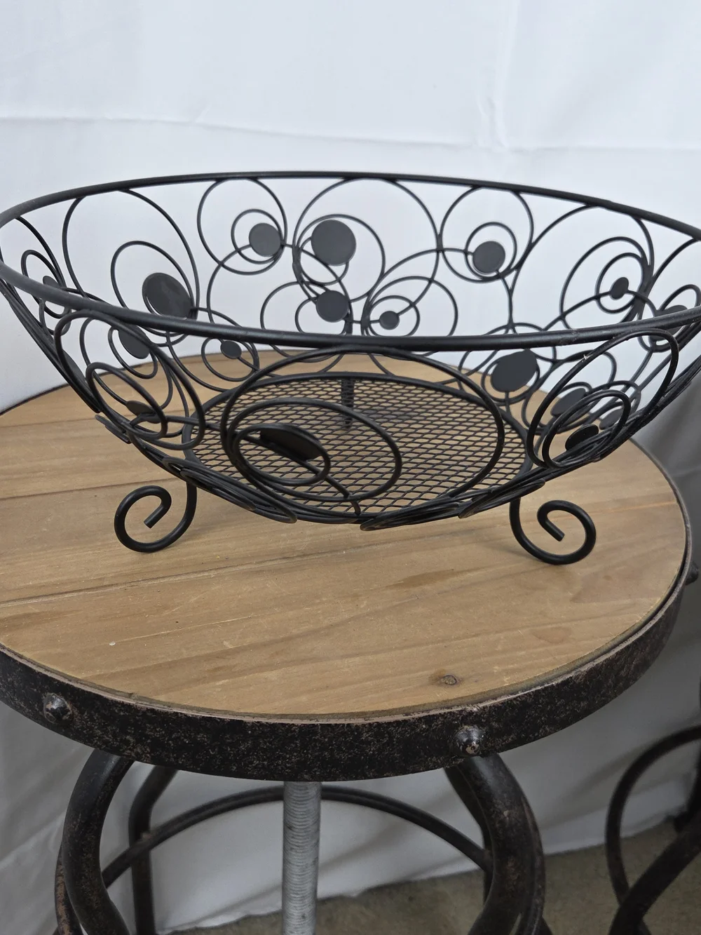Decorative Metal Wire Fruit Bowl - Black